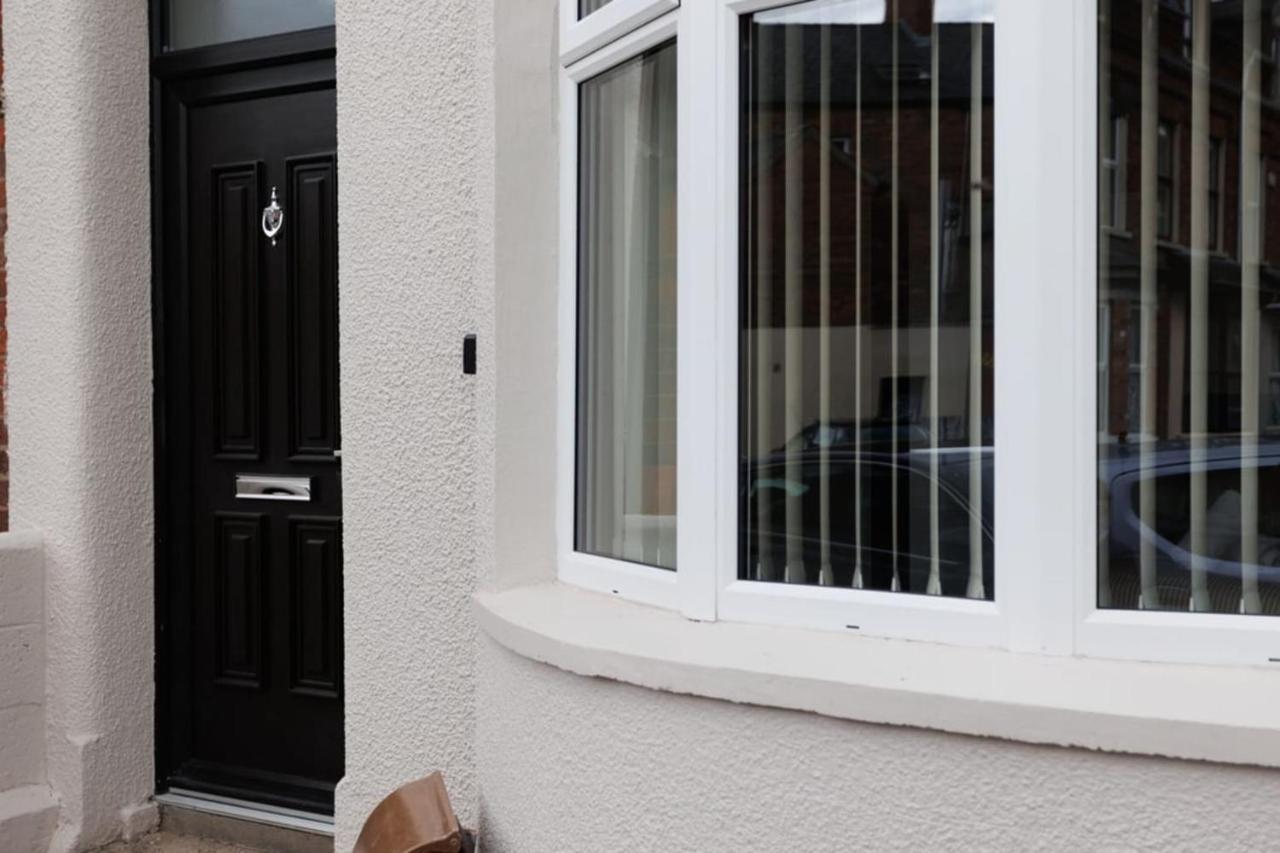 Chic Studio Apartment Central Belfast Sleeps 2. Exterior photo